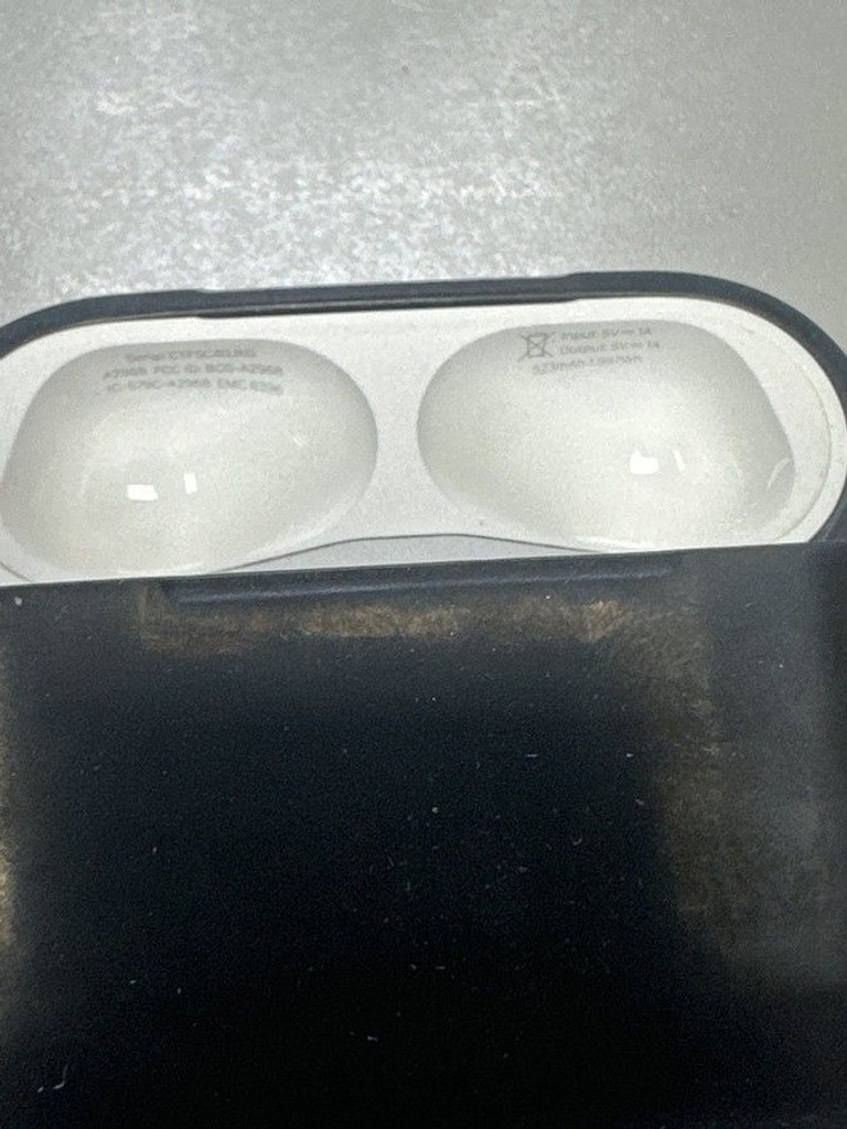 Оголошення Apple airpods pro 2nd generation with magsafe charging case usb-c Б/У