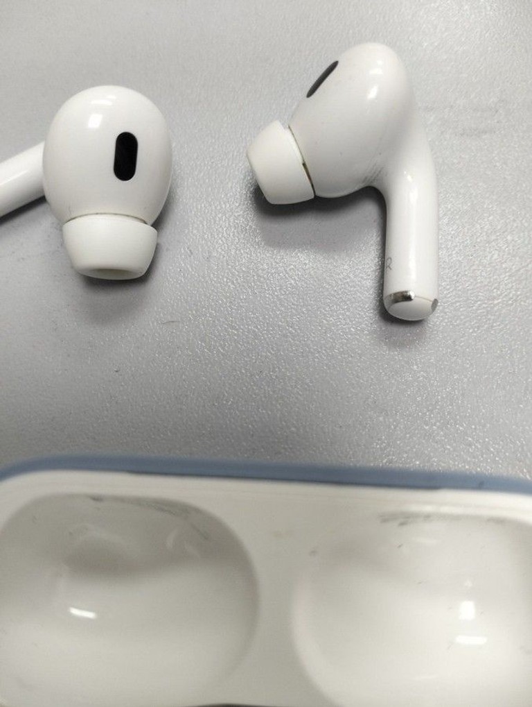 Оголошення Apple airpods pro 2nd generation with magsafe charging case usb-c Б/У