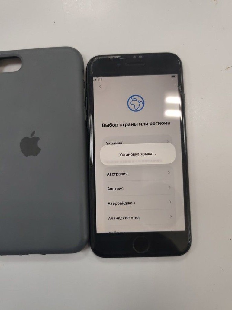 Купити Apple iPhone SE 2020 128GB Black Slim Box (MHGT3) Б/У