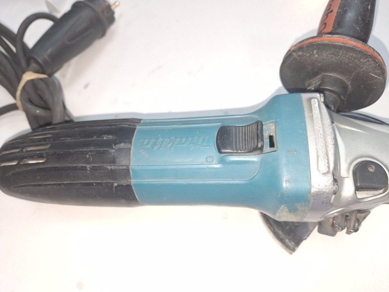 Оголошення Makita GA4530 Б/У