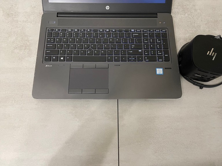 HP Zbook 15 G4, 15,6 FHD, i7-7700HQ, 256GB SSD, 16GB DDR4, Nvidia M1200 4GB, докстанція Код:null. Изображение 4