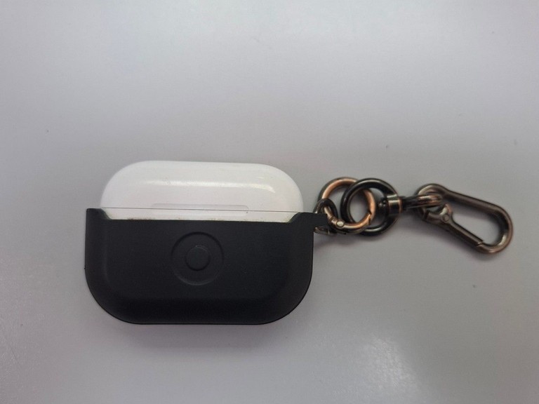 Купити Apple airpods pro 2nd generation with magsafe charging case usb-c Б/У