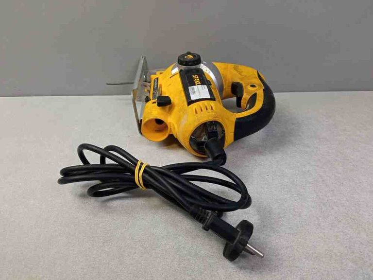 Дешево Stanley STSJ0600 з ломбарду