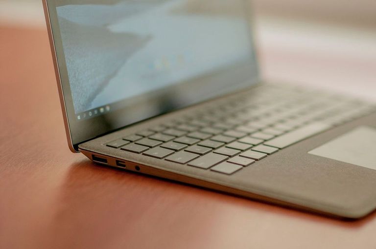 Дешево Microsoft Surface Laptop Platinum (KSR-00001) з ломбарду