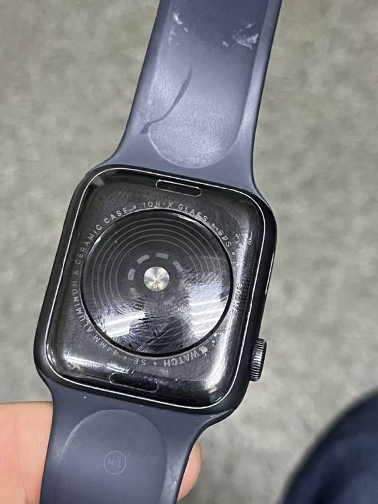 Apple watch se 44mm aluminum case