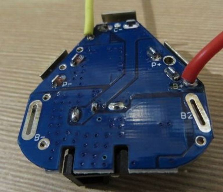 Дешиво 12.6V плата шуруповерта с ломбарда