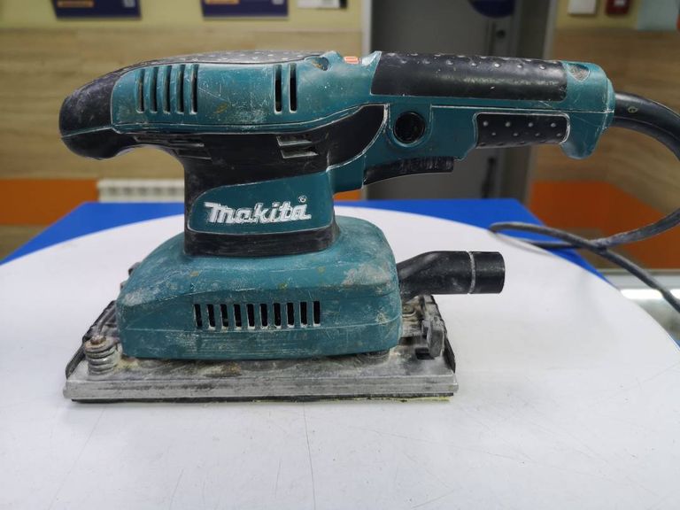 Makita BO3711