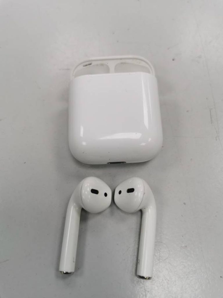 Apple airpods 2nd generation with charging case