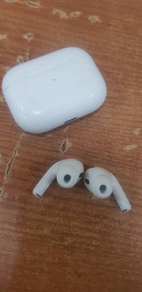 Apple AirPods Pro 2nd generation (MQD83)