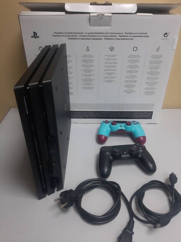 Sony ps 4 pro cuh-7016b 1tb +2 джойстика