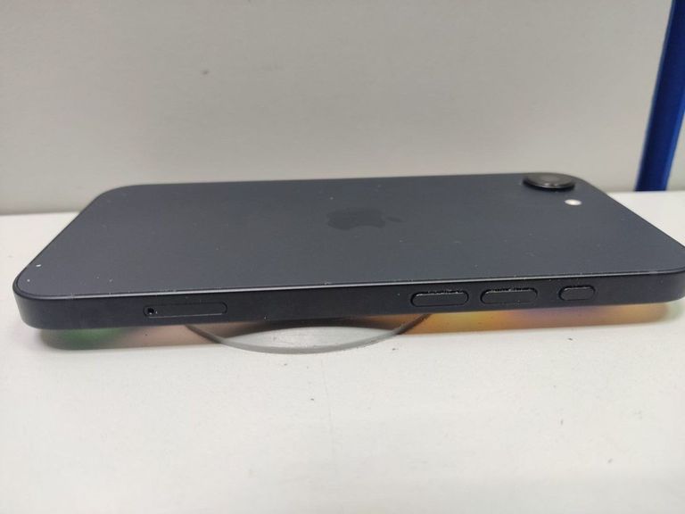 Apple iPhone 16e 128GB Black Код:01-200554513. Зображення 7