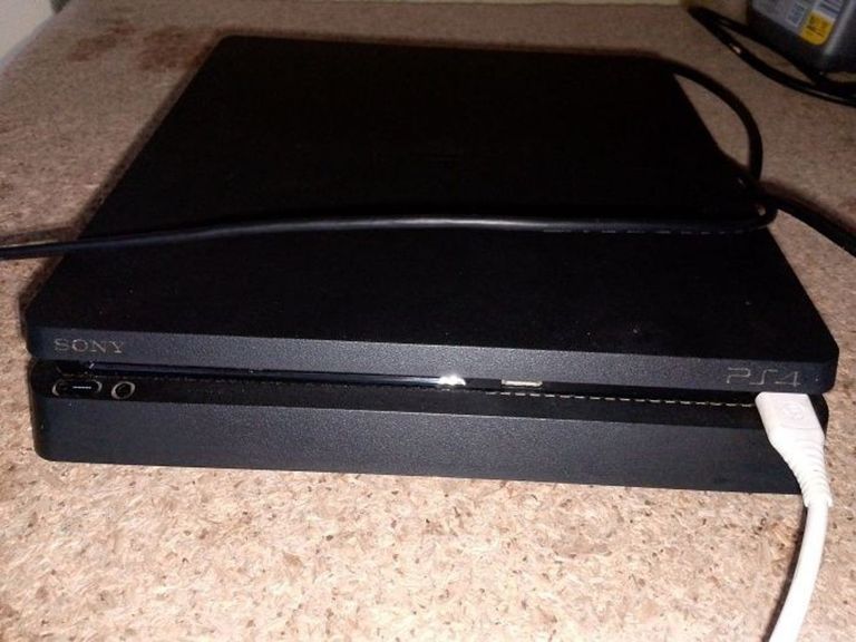 Купити Sony playstation 4 500gb Б/У