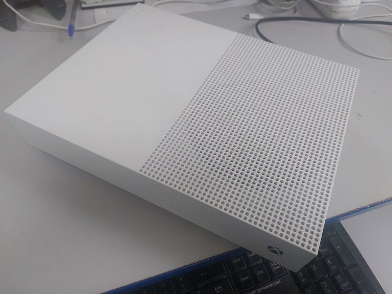 Купити Microsoft Xbox One S 1TB Б/У