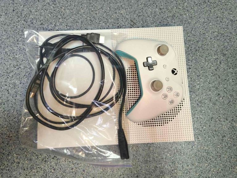 Microsoft Xbox One S 500GB Код:01-200604015. Зображення 6