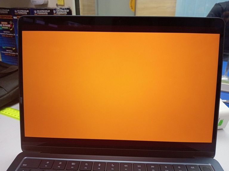 Дешиво Apple MacBook Air 13,6" M2 Silver 2022 (Z15X0005K) с ломбарда