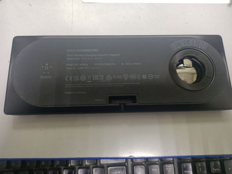 Дешиво Belkin boost charge pro 3-in-1 wireless charging pad with magsafe с ломбарда