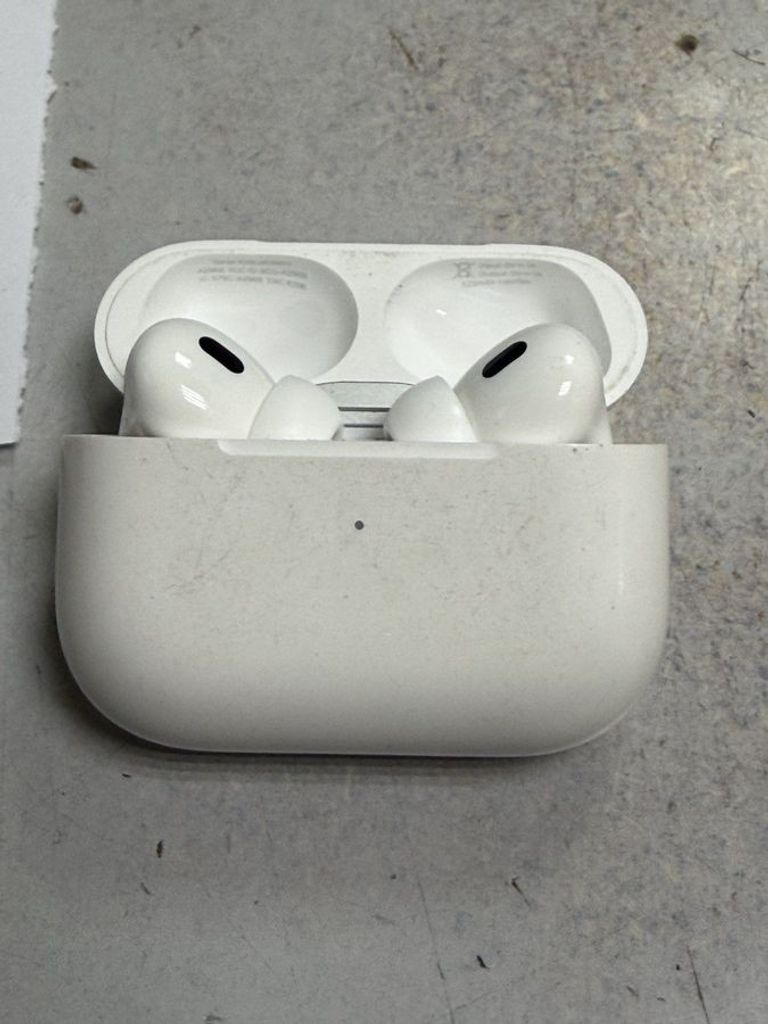 Купить Apple AirPods Pro 2nd generation (MQD83) Б/У