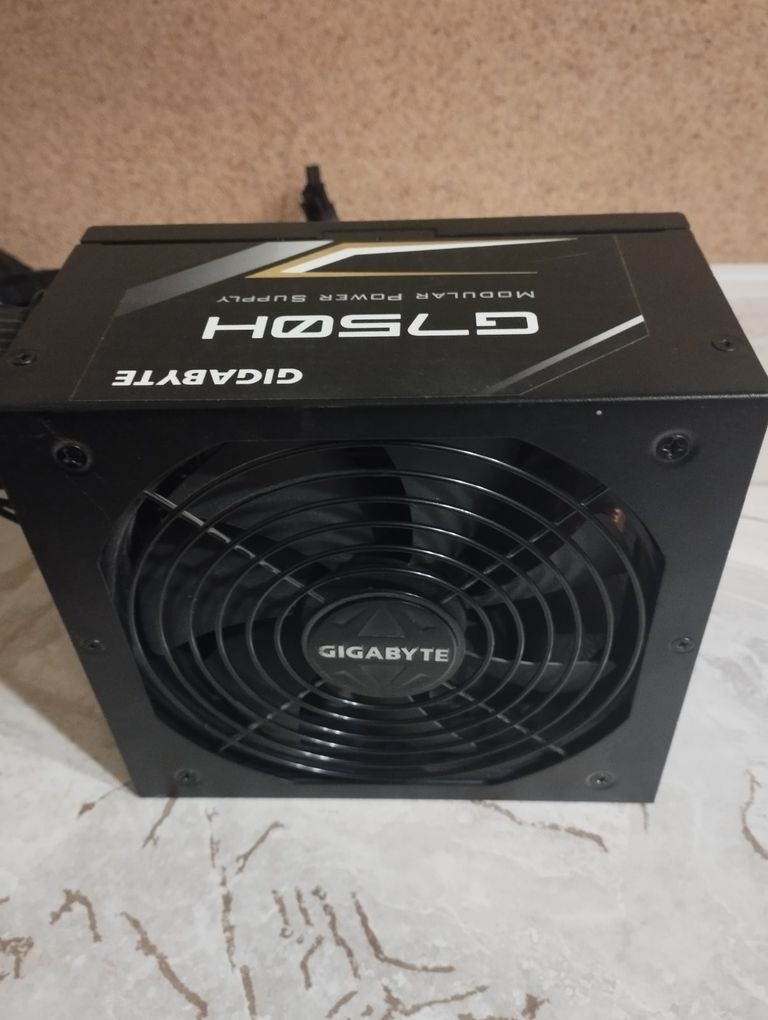 Дешиво GIGABYTE GP-G750H с ломбарда