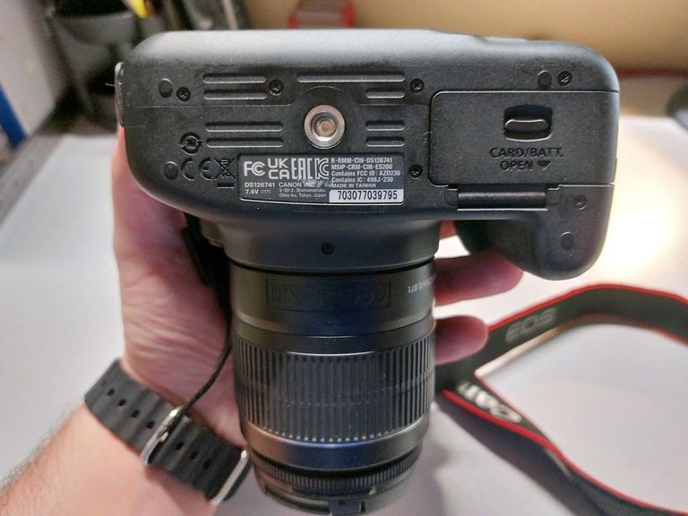 Canon eos 2000d kit ef-s 18-55mm f/3.5-5.6 iii Код:01-200803970. Изображение 5