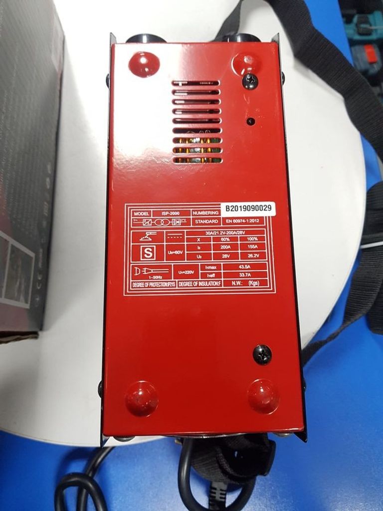 Дешиво Stark ISP-2000 MMA LCD (230072000) с ломбарда