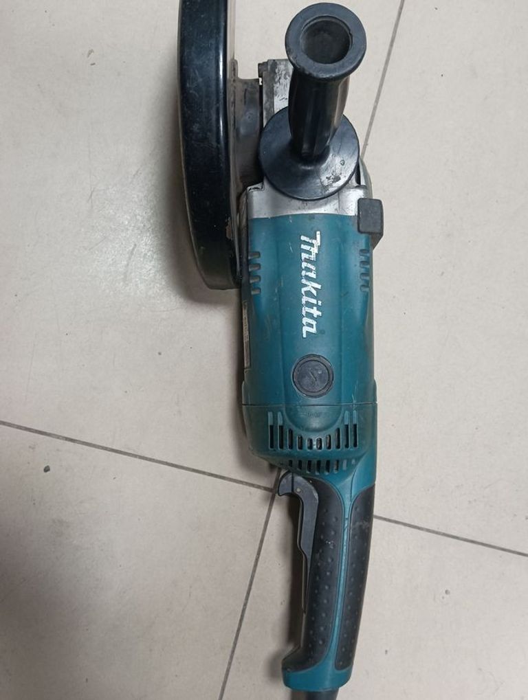 Купить Makita GA9020 Б/У