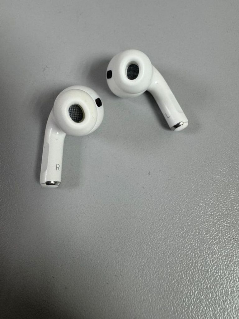 Дешево Apple airpods pro 2nd generation with magsafe charging case usb-c з ломбарду