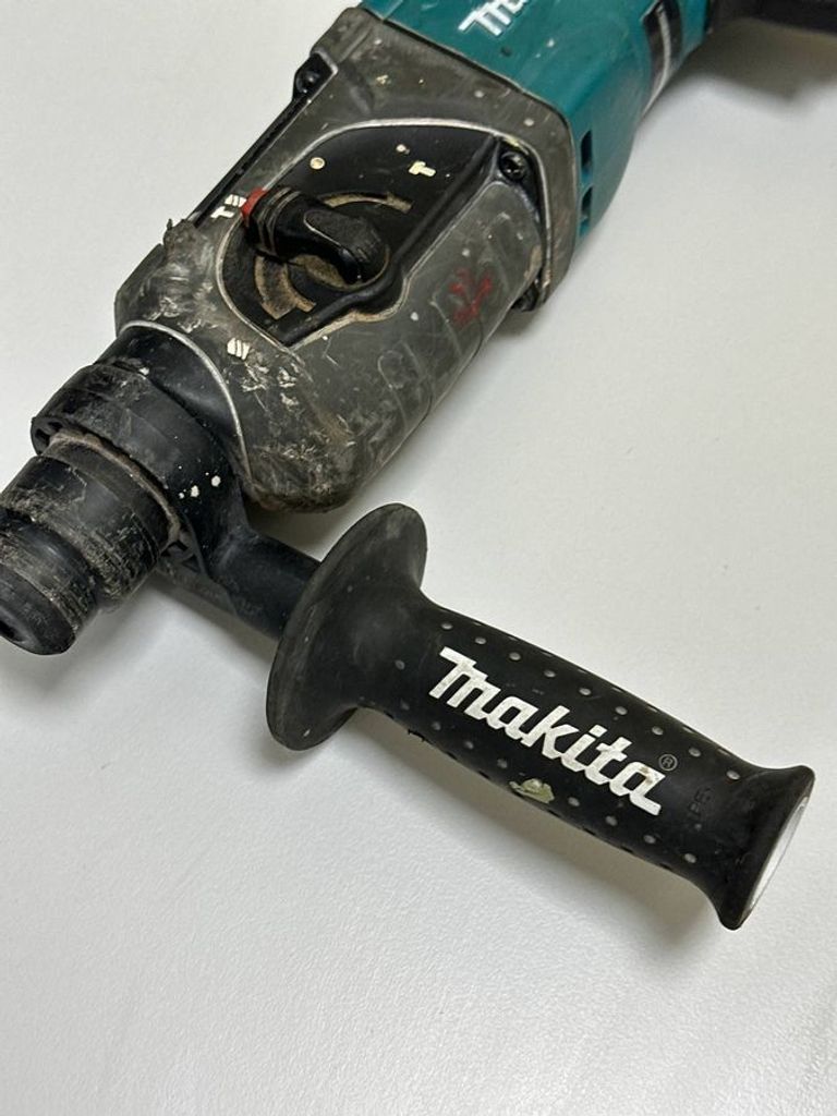 Дешево Makita HR2470 з ломбарду