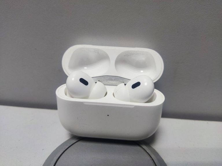 Оголошення Apple airpods pro 2nd generation with magsafe charging case usb-c Б/У