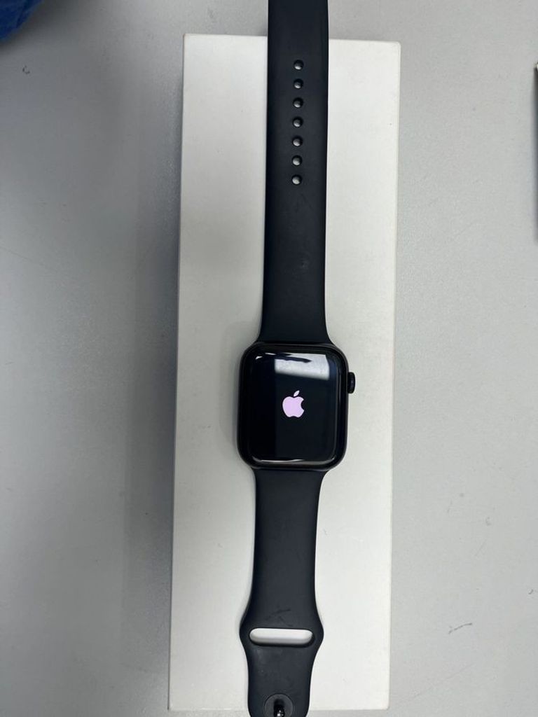 Купити Apple watch se 2 gps 44mm aluminium case Б/У