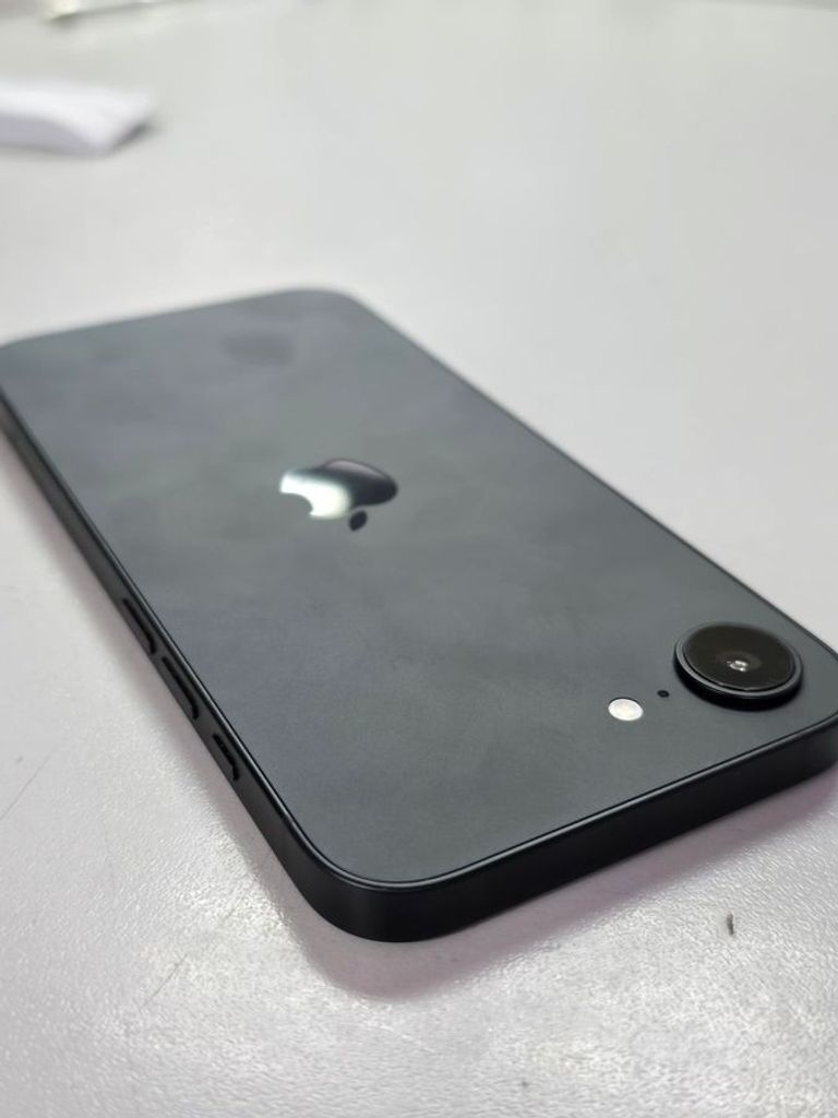 Купить Apple iPhone 16e 128GB Black Б/У