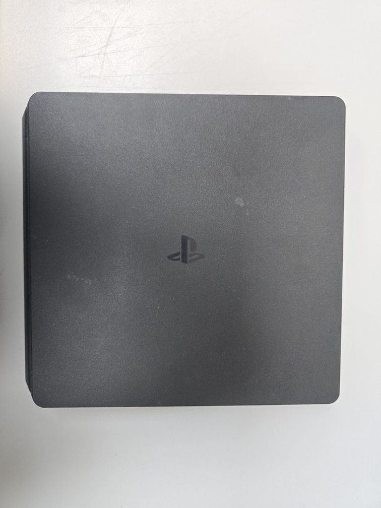 Купить  Sony PlayStation 4 Slim 1TB Black Б/У
