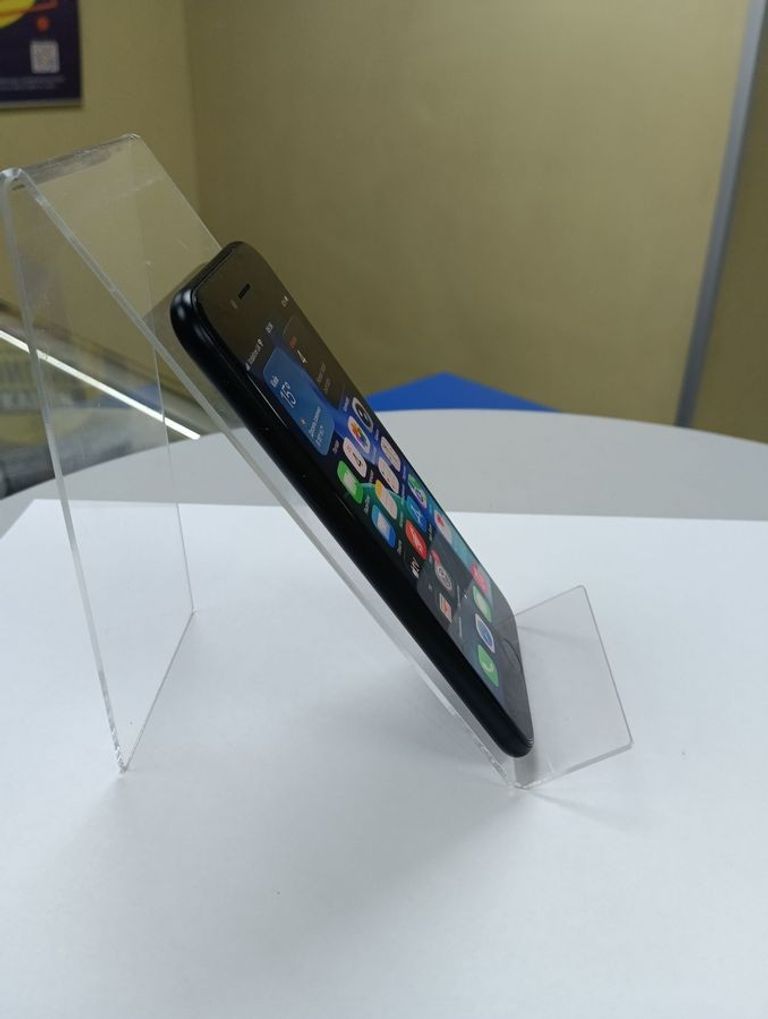 Apple iPhone SE 2020 128GB Black Slim Box (MHGT3) Код:01-200912955. Зображення 9