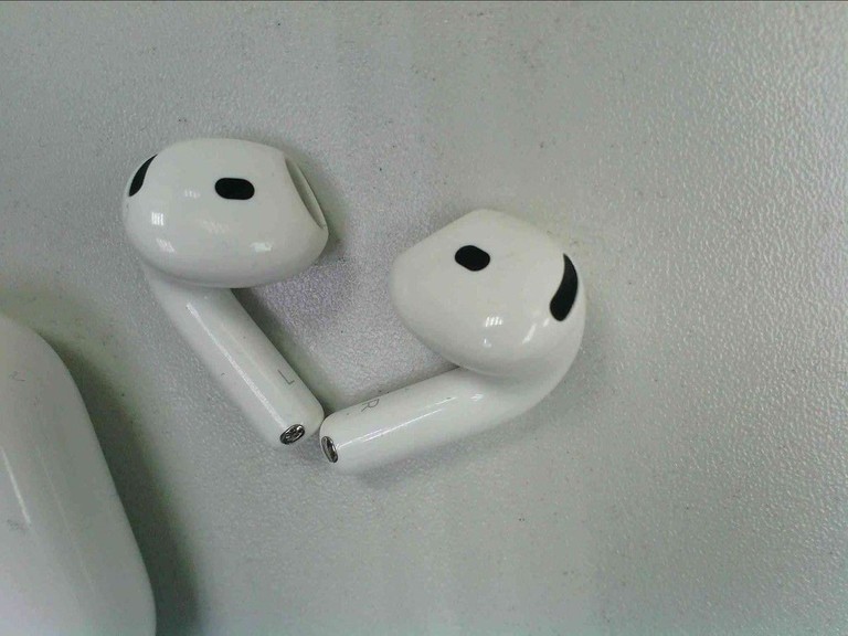 Дешиво Apple airpods 4 with active noise cancellation с ломбарда