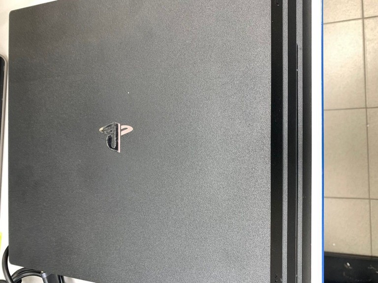 Дешиво Sony playstation 4 pro 1tb с ломбарда