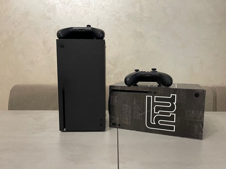 Купити Microsoft Xbox Series X, 4K, 1TB, 16GB, AMD Zen 2 + джойстик   Б/У