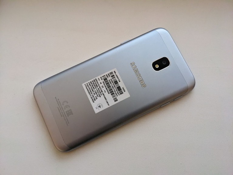 Дешево Samsung Galaxy J3 2017 Duos Silver (SM-J330FZSD) з ломбарду