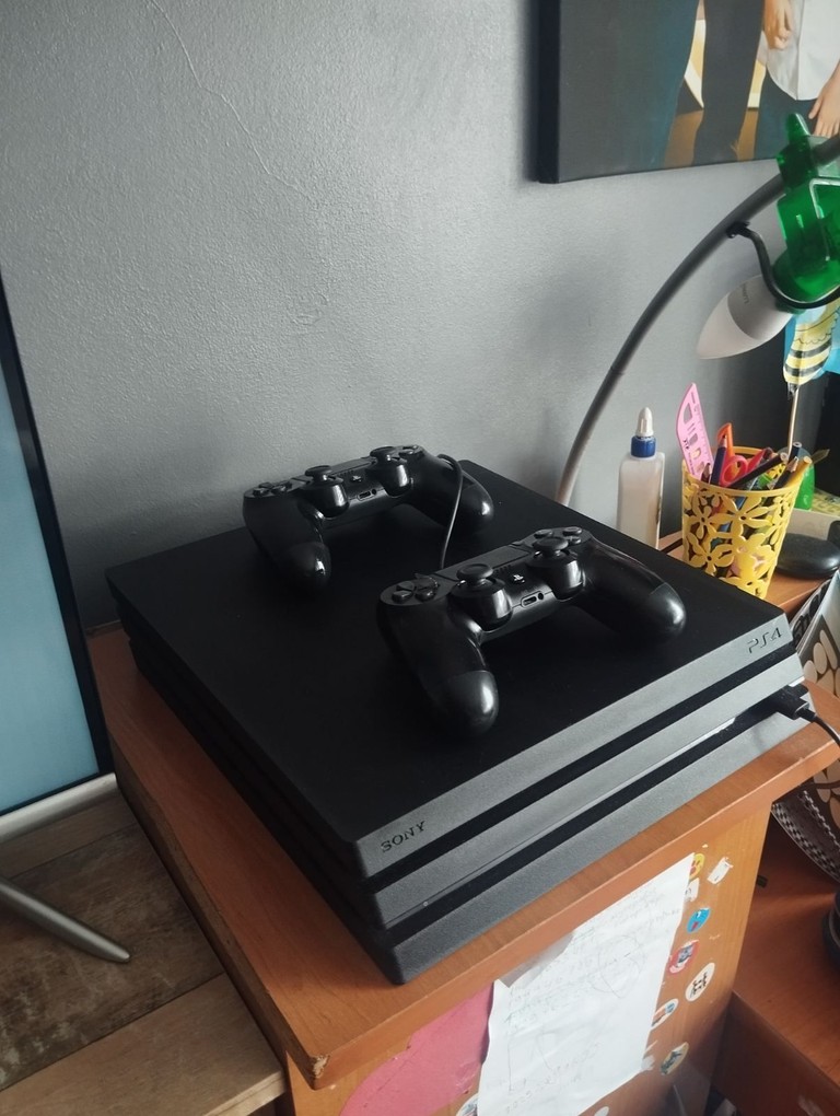 Дешево Sony Playstation 4 Pro 1TB + DualShock 4 з ломбарду