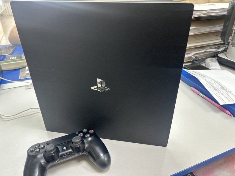 Дешиво Sony playstation 4 pro 1tb с ломбарда