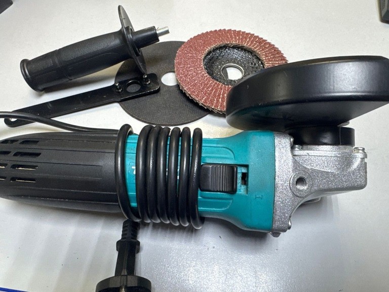 Дешево Makita GA5030 з ломбарду