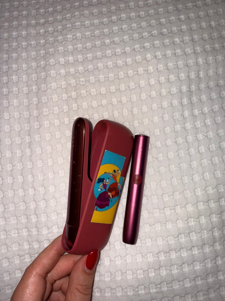 Оголошення Iqos iluma бордовий Б/У