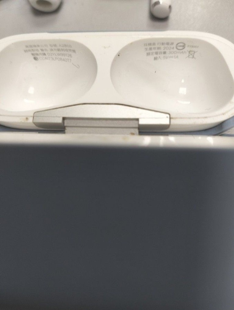 Дешево Apple airpods pro 2nd generation with magsafe charging case usb-c з ломбарду