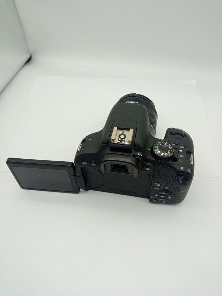 Дешиво Canon eos 800d + ef-s 18-55mm is stm с ломбарда