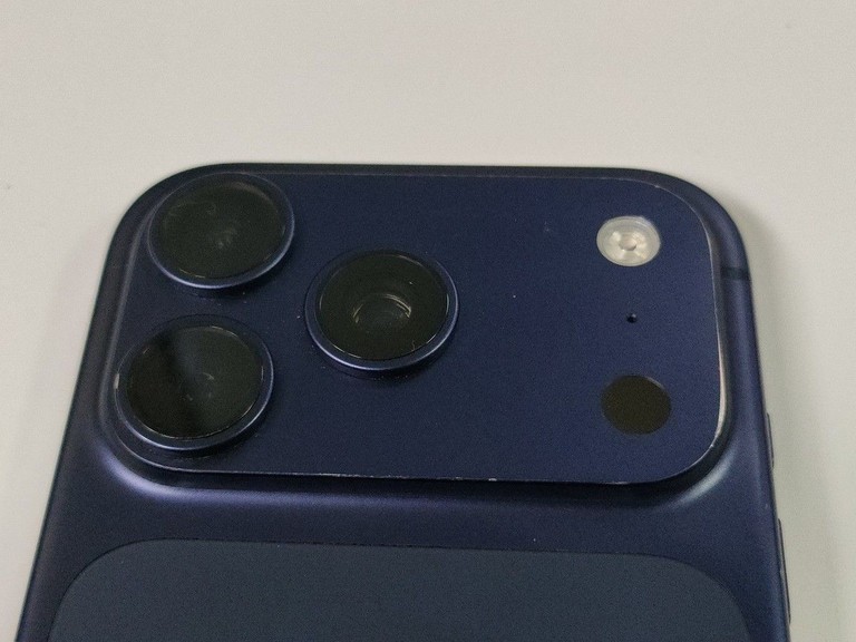 Дешиво Apple iPhone 17 Pro 256GB Deep Blue (MG8J4) с ломбарда