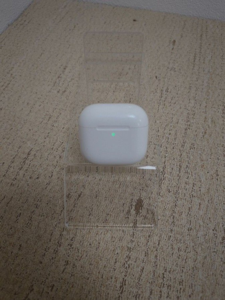 Apple airpods 4 with active noise cancellation Код:01-201177261. Изображение 6