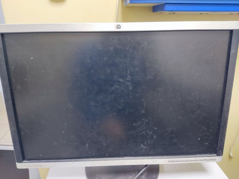 Купить HP LA2205wg Б/У