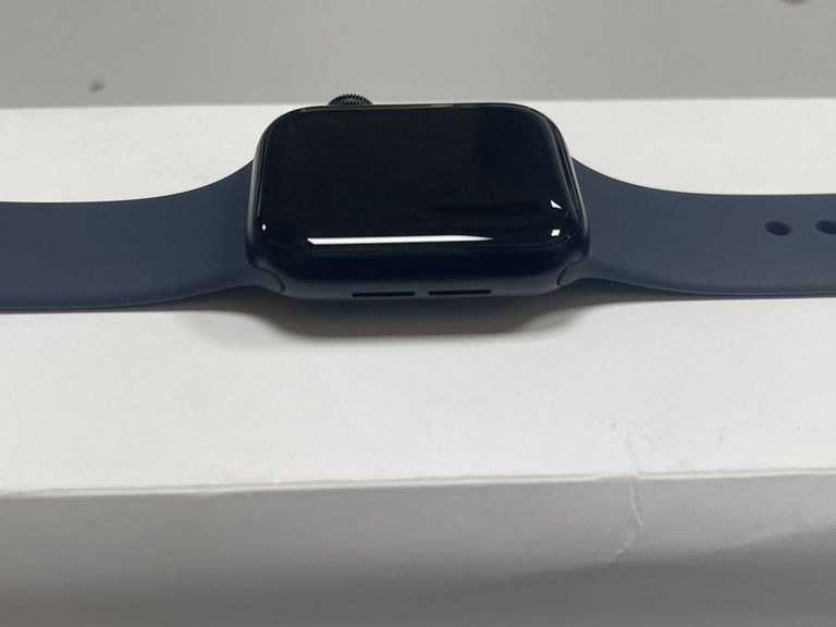 Дешево Apple watch se 2 gps 40mm aluminum case with sport з ломбарду
