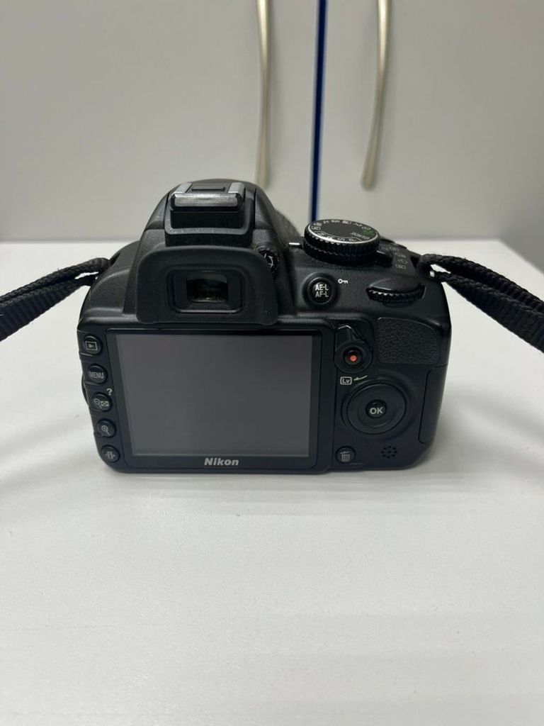 Оголошення Nikon d3100 kit / af-s nikkor 18-55mm f:3,5-5,6g vr dx Б/У