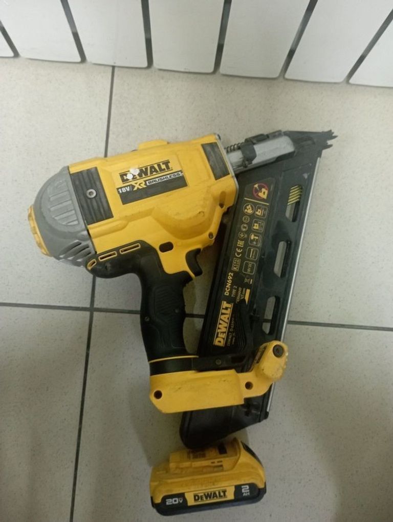 Оголошення Dewalt dcn692n Б/У