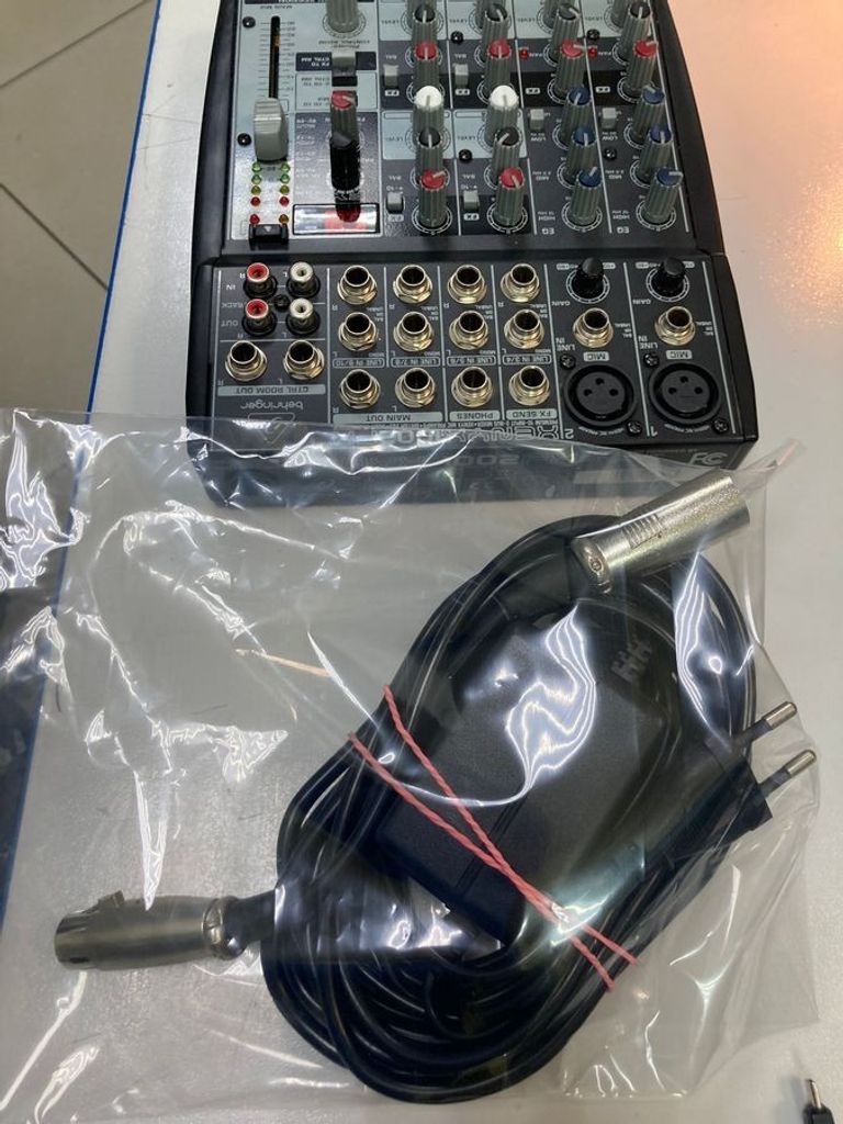 Дешиво Behringer xenyx 1002fx с ломбарда