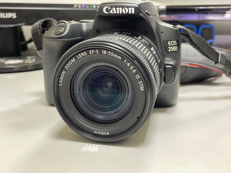 Купить Canon eos 250d kit 18-55mm ef-s is stm Б/У